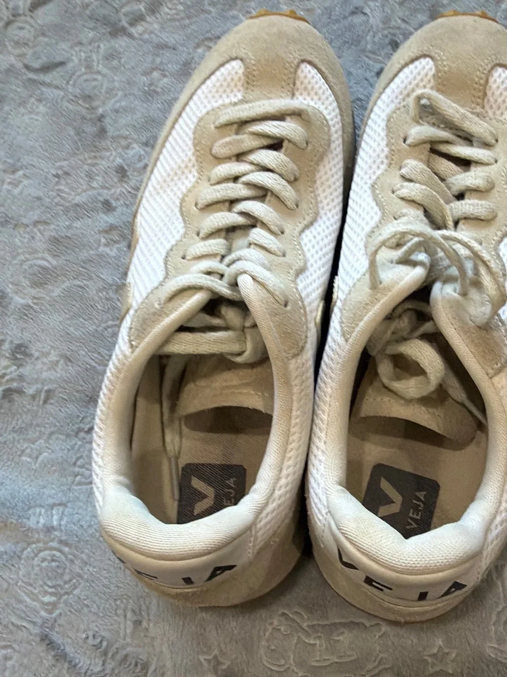 Veja Women's Sneakers in White and Beige